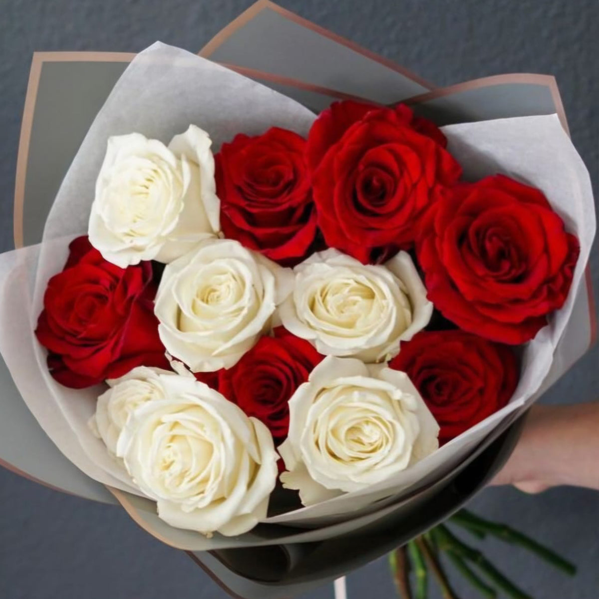 Bouquet of 6 red and 6 white roses