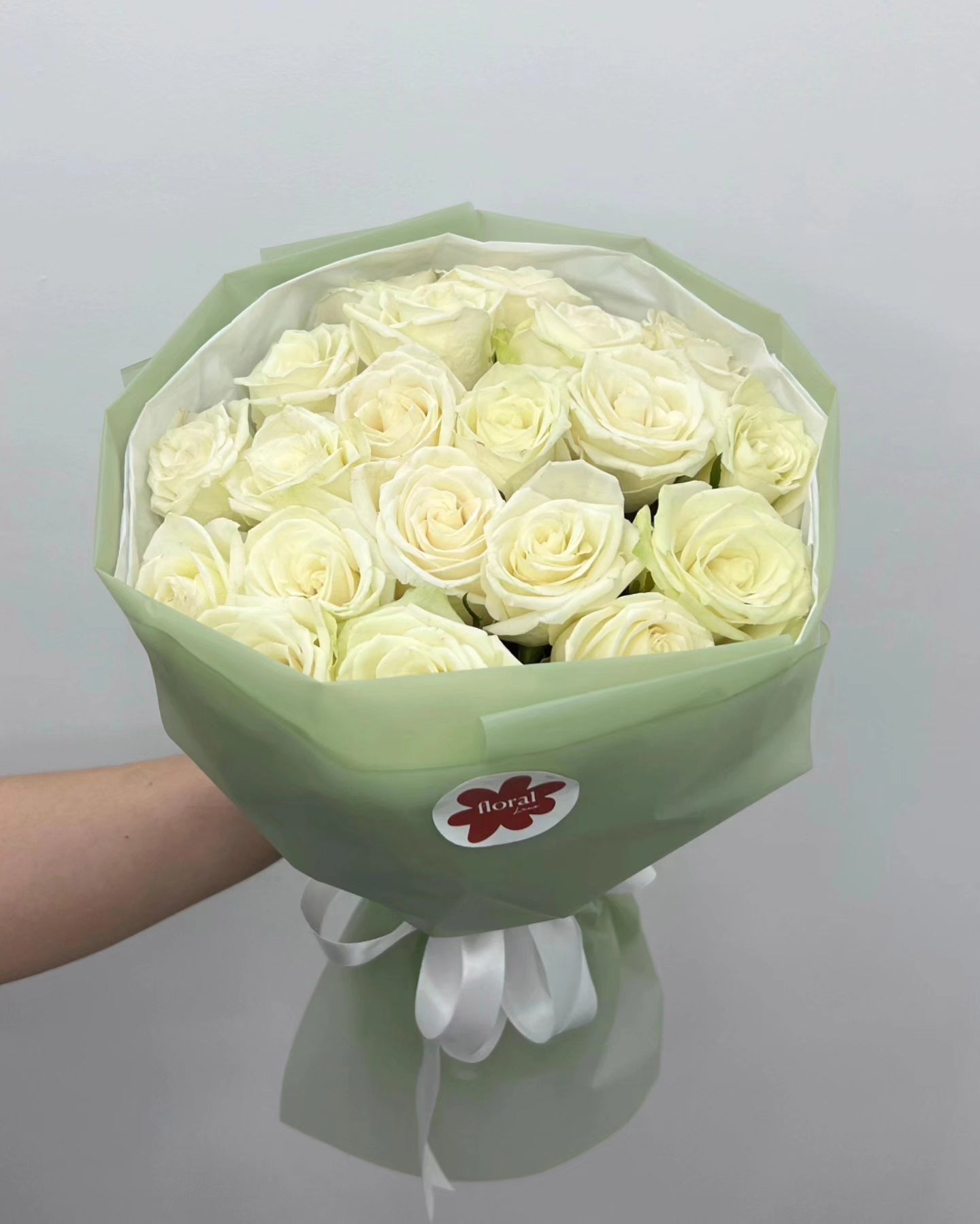 20 White Roses in Green